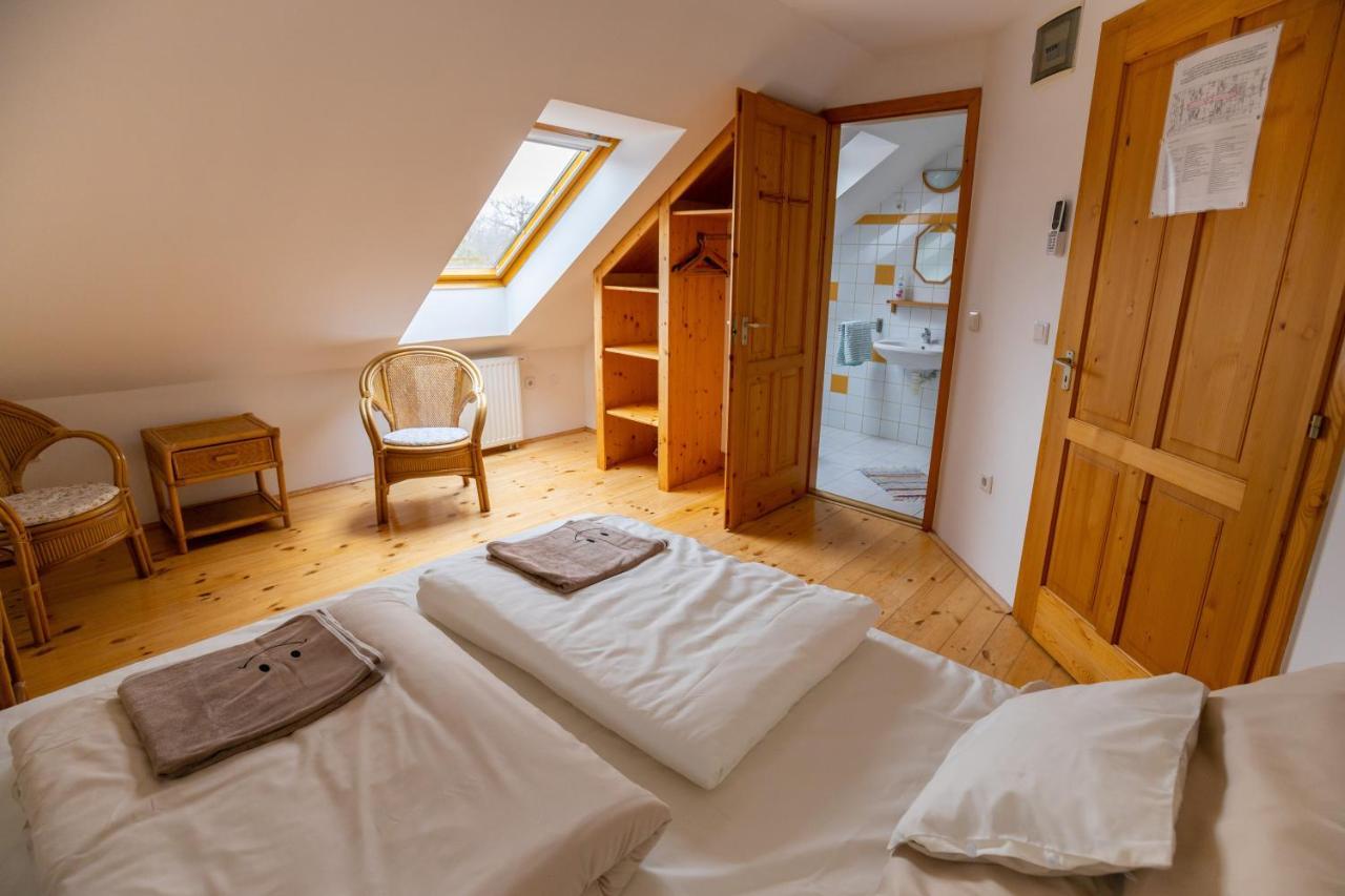 Noble'S Panzio Es Etterem Bed & Breakfast Nemesnép Exterior foto