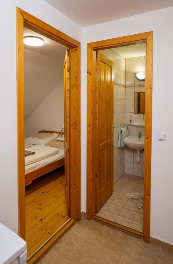 Noble'S Panzio Es Etterem Bed & Breakfast Nemesnép Exterior foto